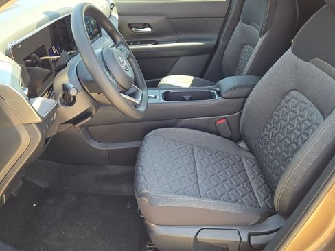 Used 2026 Nissan Kicks SV w/ Cold Weather Package FWD image 19