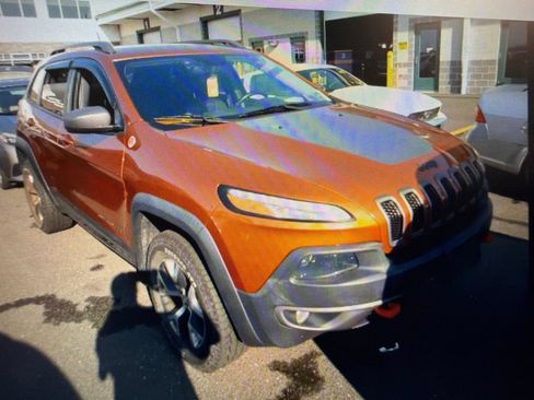 Used 2015 Jeep Cherokee Trailhawk w/ Comfort/Convenience Group AWD/4WD image 2