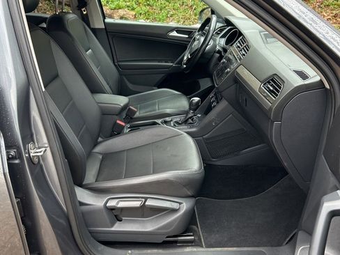 Used 2018 Volkswagen Tiguan SE w/ 3rd Row Seat Package image 6