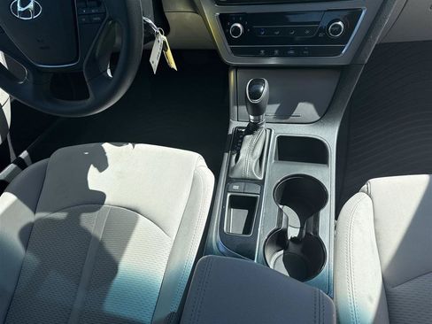 Used 2016 Hyundai Sonata SE w/ Winter Weather Package FWD image 42