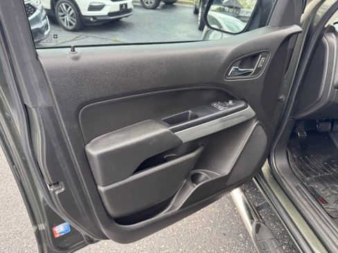 Used 2018 Chevrolet Colorado LT AWD/4WD image 15