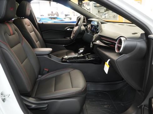 New 2026 Chevrolet Trax RS w/ Sunroof Package FWD image 33