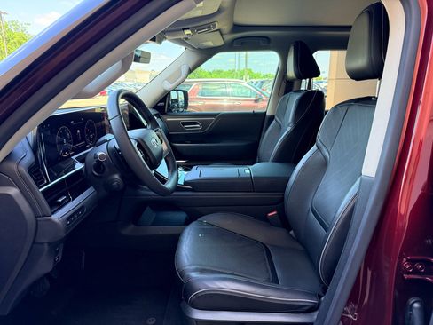 Used 2025 INFINITI QX80 Luxe RWD image 11