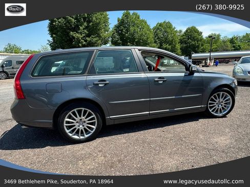 Used 2011 Volvo V50 T5 w/ Preferred Pkg FWD image 18