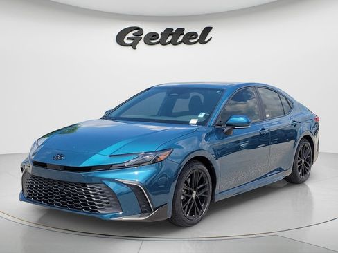 Used 2025 Toyota Camry SE w/ Convenience Package FWD image 1