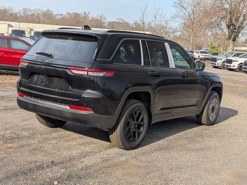 New 2026 Jeep Grand Cherokee Laredo AWD/4WD image 3