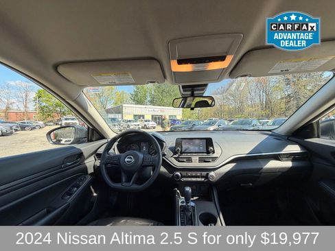 Used 2024 Nissan Altima 2.5 S FWD image 9