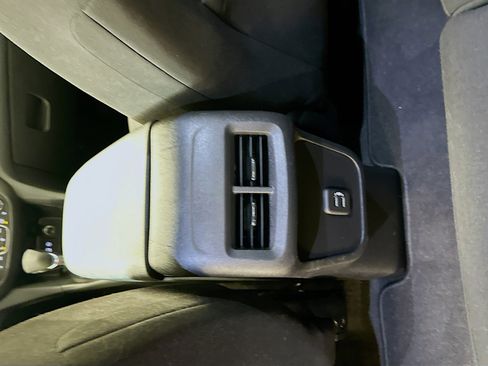 Used 2022 Chevrolet Equinox LT AWD/4WD image 27