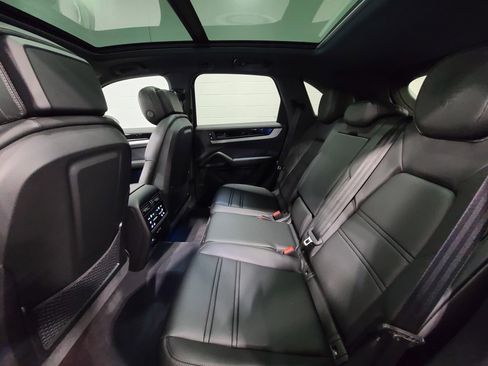New 2026 Porsche Cayenne image 27
