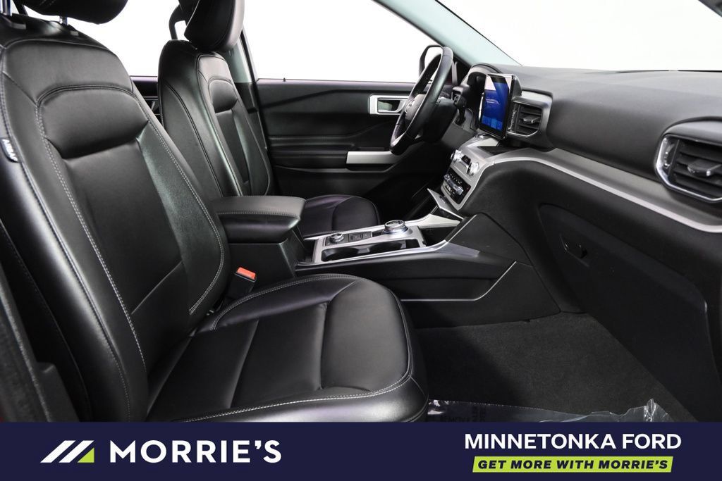 Used 2023 Ford Explorer XLT w/ Equipment Group 202A AWD/4WD image 16