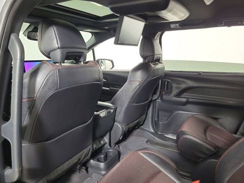 Used 2025 Toyota Sienna XSE w/ XSE Premium Package FWD image 11