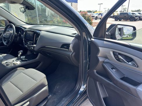 Used 2021 Chevrolet Traverse LT FWD image 10