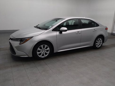 Used 2024 Toyota Corolla LE FWD image 2