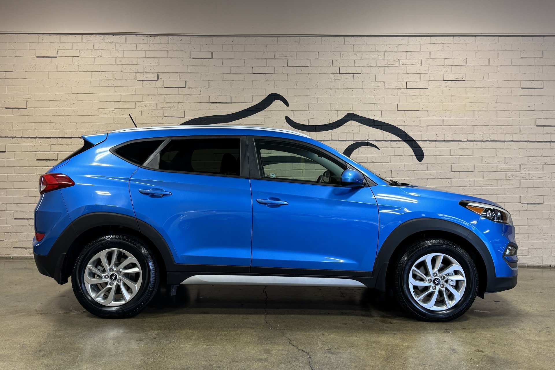 Used 2017 Hyundai Tucson SE w/ SE Popular Package 02 AWD/4WD image 2