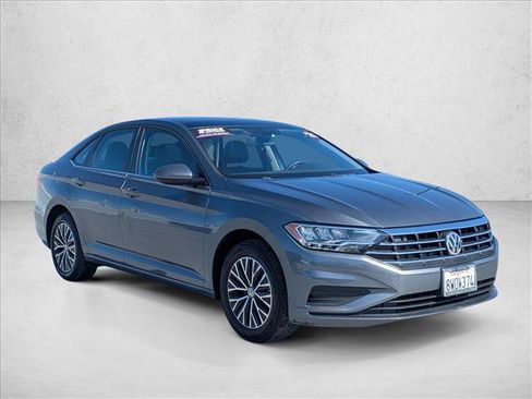 Used 2021 Volkswagen Jetta SE w/ SE Cold Weather Package FWD image 3
