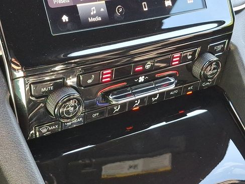 Certified 2023 Jeep Grand Cherokee Altitude AWD/4WD image 16
