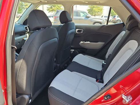 Used 2024 Hyundai Venue SEL FWD image 17