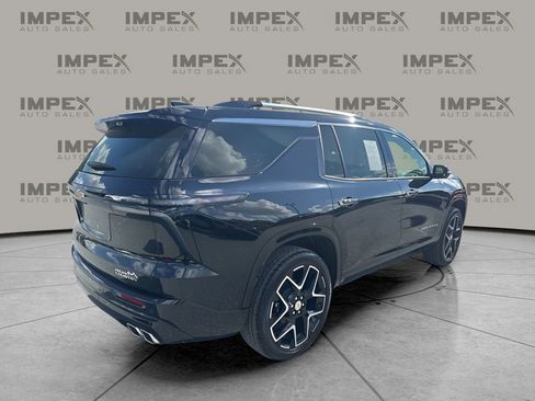 Used 2025 Chevrolet Traverse High Country image 5