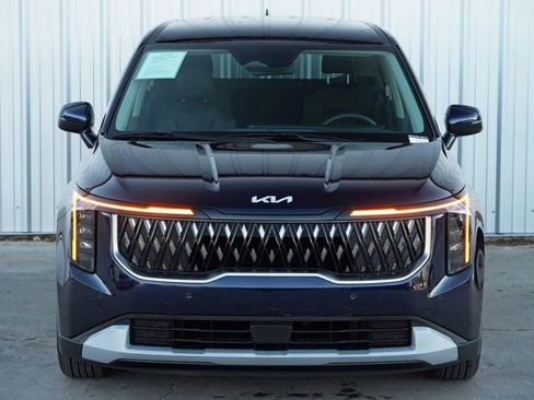 Used 2025 Kia Carnival image 44