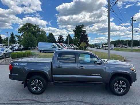 Used 2019 Toyota Tacoma TRD Sport w/ Technology Package AWD/4WD image 6