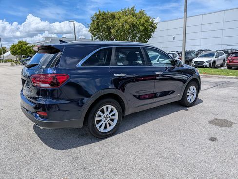 Used 2019 Kia Sorento AWD w/ LX Convenience Package image 4