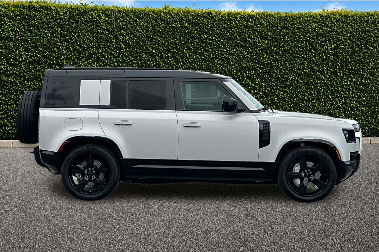New 2026 Land Rover Defender 110 X-Dynamic SE AWD/4WD image 7
