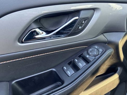 Certified 2020 Chevrolet Traverse LT w/ Driver Confidence II Package image 22