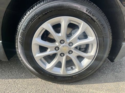 Used 2020 Chevrolet Equinox LT image 38