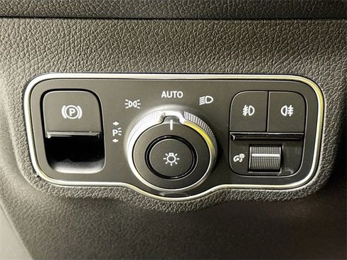 Certified 2025 Mercedes-Benz GLB 250 4MATIC image 10