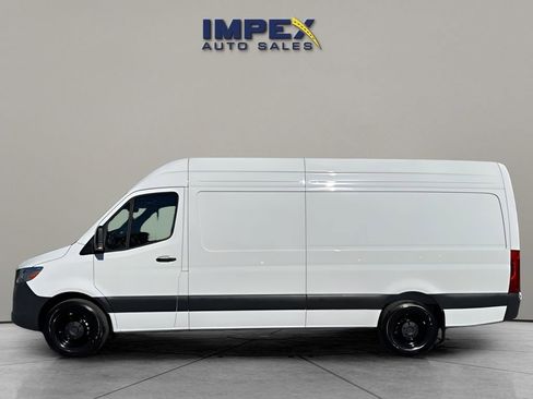 Used 2025 Mercedes-Benz Sprinter 2500 image 2