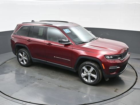 Used 2024 Jeep Grand Cherokee Limited w/ Luxury Tech Group II image 40