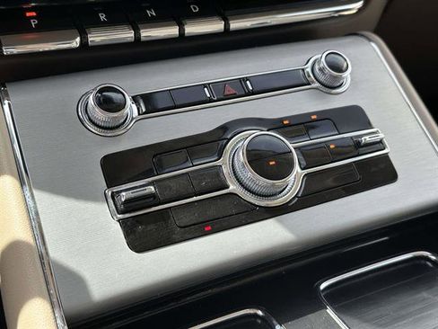 Certified 2022 Lincoln Aviator AWD w/ Premium Package image 20
