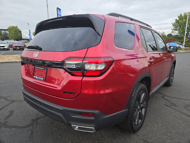 Used 2025 Honda Pilot Sport image 2