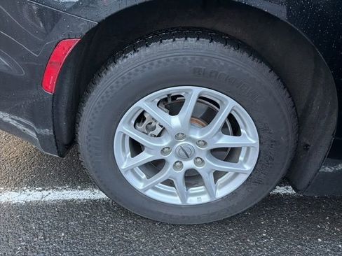 Used 2023 Chrysler Pacifica Touring-L image 13