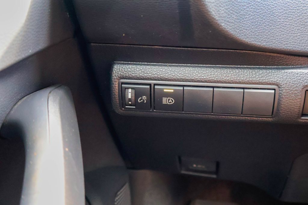 Used 2022 Toyota Corolla LE FWD image 19