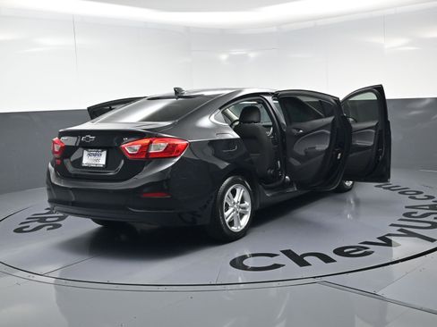 Used 2018 Chevrolet Cruze LT w/ Convenience Package image 26