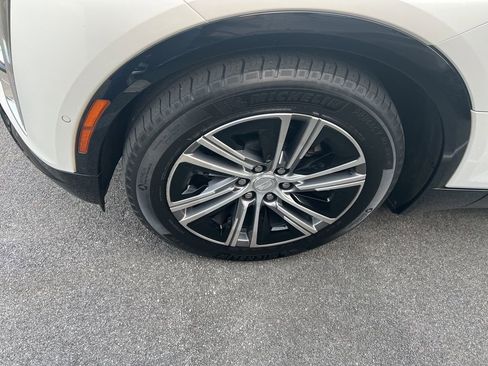 Used 2024 Cadillac Lyriq Luxury image 3