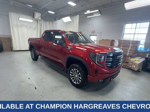 Used 2022 GMC Sierra 1500 AT4 w/ AT4 Preferred Package AWD/4WD image 7