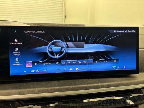 Certified 2024 BMW X7 xDrive40i w/ Executive Package image 27