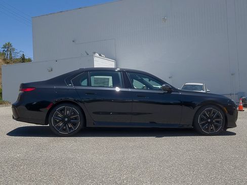 New 2026 BMW 740i w/ Premium Package RWD image 4