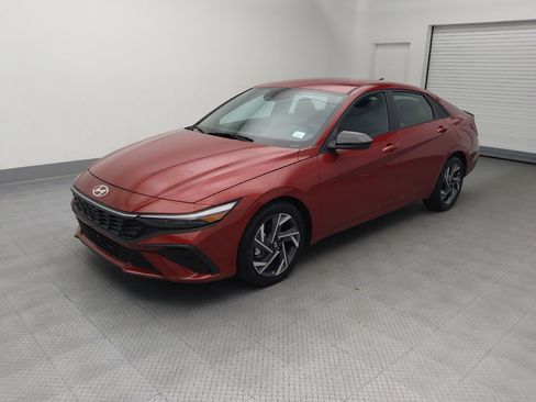 Used 2025 Hyundai Elantra Sport FWD image 2