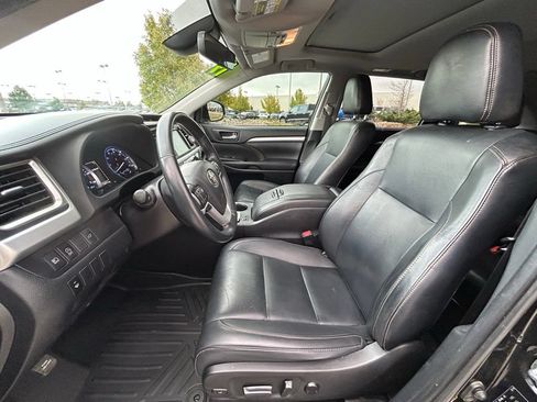 Used 2019 Toyota Highlander XLE FWD image 15