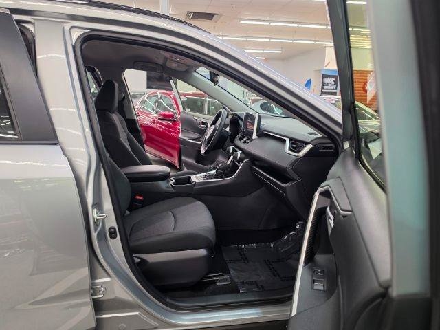 Used 2025 Toyota RAV4 XLE AWD/4WD image 36