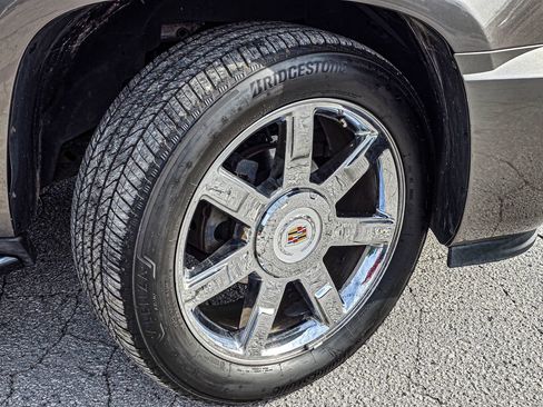 Used 2014 Cadillac Escalade Luxury AWD/4WD image 7