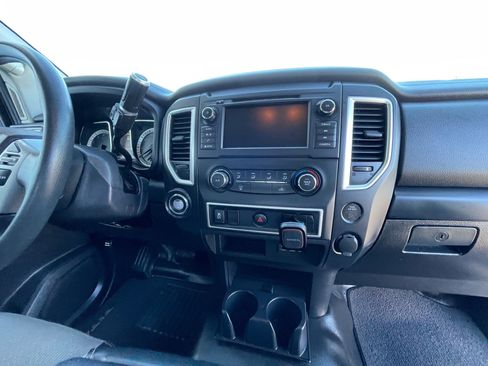 Used 2019 Nissan Titan S image 16