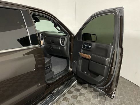 Used 2019 Chevrolet Silverado 1500 High Country w/ Technology Package AWD/4WD image 34