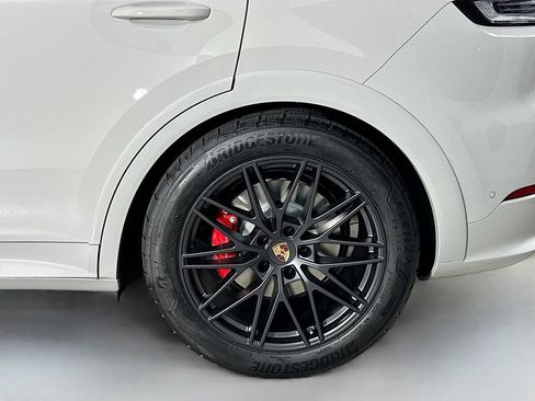 New 2026 Porsche Cayenne GTS image 34
