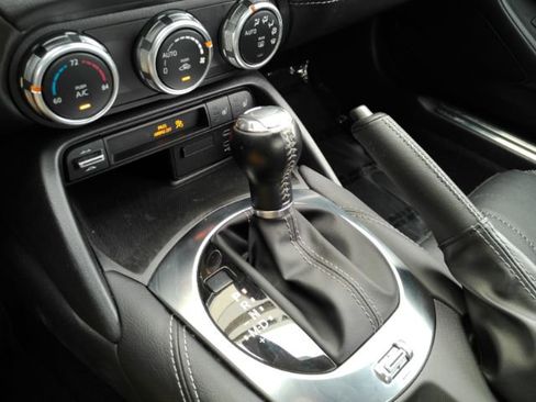 Used 2024 MAZDA MX-5 Miata RF Grand Touring RWD image 38