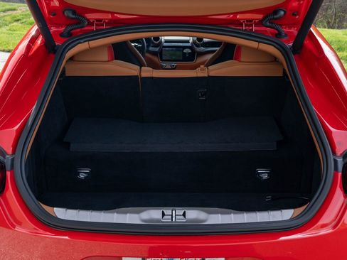 Used 2017 Ferrari GTC4Lusso image 12