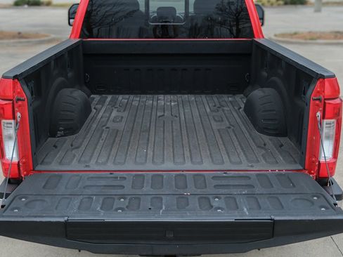 Used 2019 Ford F250 Lariat w/ Chrome Package image 31